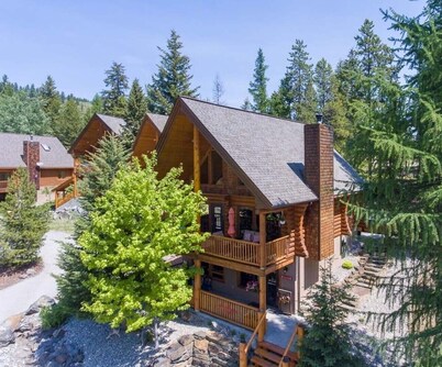 YOU'VE ARRIVED!  Beautiful Log Cabin! Business License #18415