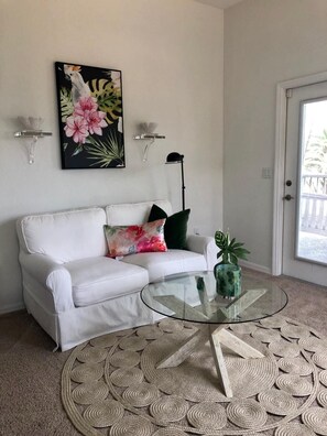 TV, ping pong - Luxury 5 Star Rated Homosassa Home. Prime location, ultra-clean, well designed (Homosassa)