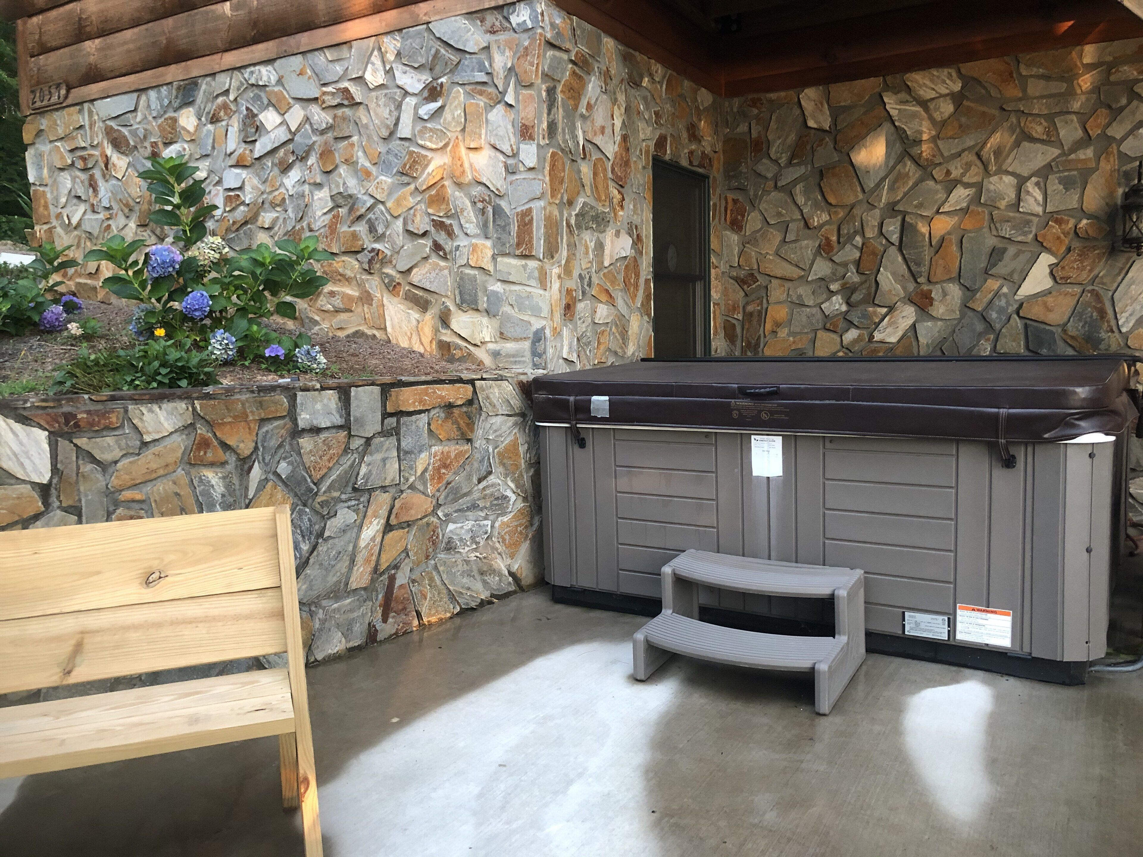 Hottub if rented 3 or more days