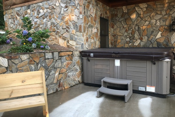 Hottub if rented 3 or more days