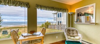 Inviting dog-friendly studio with unobstructed ocean views