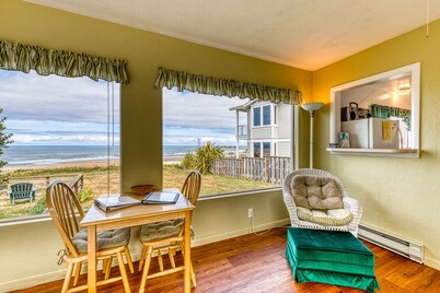 Inviting dog-friendly studio with unobstructed ocean views