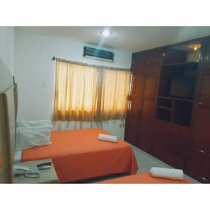 Standard Double Room | Hypo-allergenic bedding, iron/ironing board, free WiFi, bed sheets - Hotel Di-An (Boca del Río)