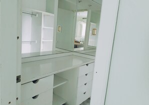 Standard Triple Room | Bathroom | Shower, free toiletries, towels, soap - Hotel Di-An (Boca del Río)