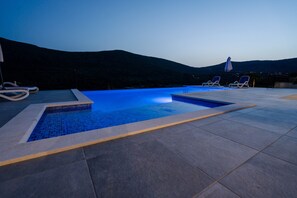 Piscine extérieure, piscine chauffée