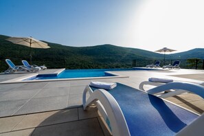 Piscine extérieure, piscine chauffée