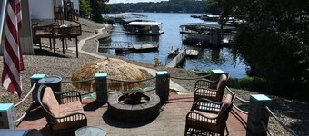 5 chambres tropicales pour toute la famille avec une plage, un foyer et un bain à remous! 