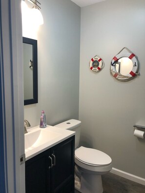 Combined shower/bathtub, hair dryer, towels, toilet paper