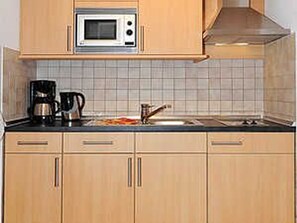 Kühlschrank, Mikrowelle, Ofen, Geschirrspüler