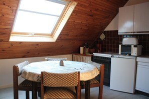 Fridge, microwave, oven, stovetop - Apartment in a house in Argol (Argol)