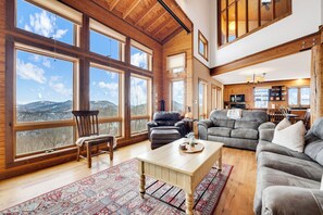 Smart TV, fireplace - Best Views in the mountains by far on Run Away Ridge!!! Ultimate Privacy (Clyde)