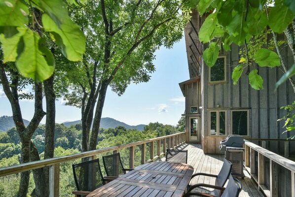Outdoor dining - Best Views in the mountains by far on Run Away Ridge!!! Ultimate Privacy (Clyde)