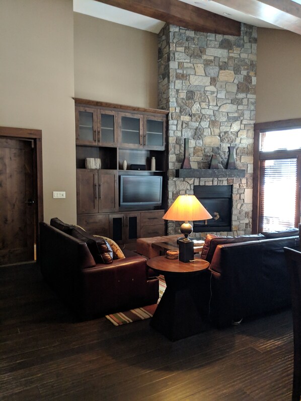 TV, fireplace, DVD player