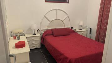 3 makuuhuonetta, silitysrauta/-lauta, vauvan matkasänky, Wi-Fi