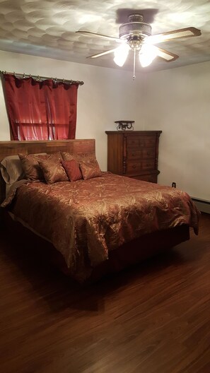 2 makuuhuonetta, silitysrauta/-lauta, Wi-Fi, vuodevaatteet