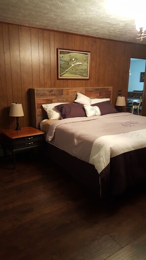 2 makuuhuonetta, silitysrauta/-lauta, Wi-Fi, vuodevaatteet