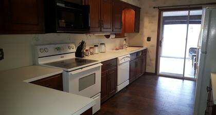 Hiljainen, eristäytynyt koti maassa