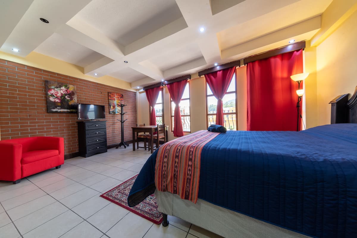 Comfort Room | Individually furnished, iron/ironing board, bed sheets