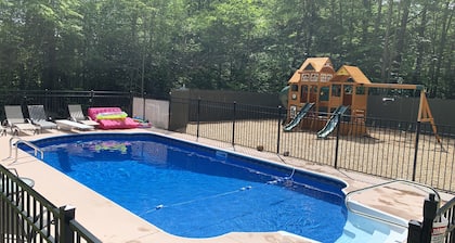 SECLUDED 4. 500sq ft. JACK FROST / CAMELBACK / OUTLETS / CASINO / HOTTUB / GAME ROOM