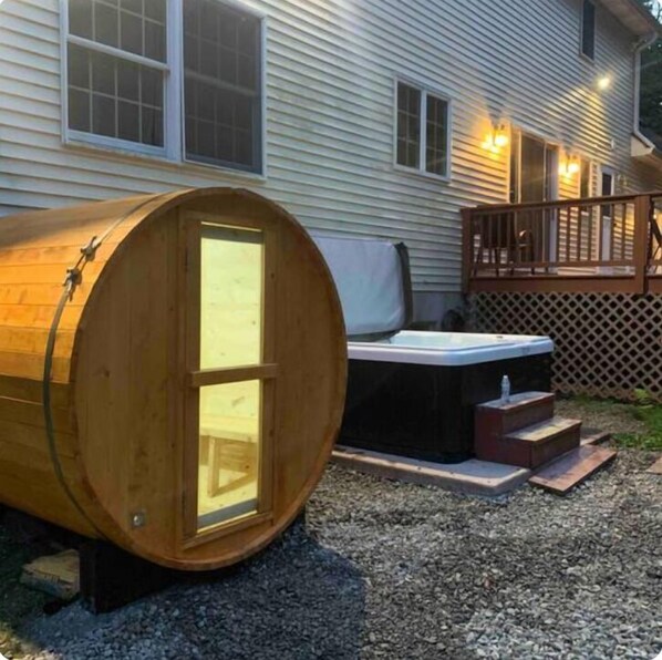 Outdoor spa tub - Private and Heated pool Hot tub, sauna, game room, swing Sat. (Blakeslee)