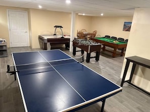 Games room - Private and Heated pool•Hot tub•sauna•game room•swing Sat. (Blakeslee)