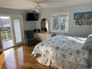5 bedrooms, in-room safe, iron/ironing board, free WiFi - Bayfront Vacation Home in Southold, 5 Bedrooms (Southold)