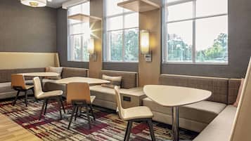 Free continental breakfast on weekdays