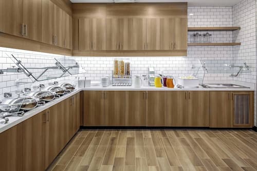 Free continental breakfast on weekdays
