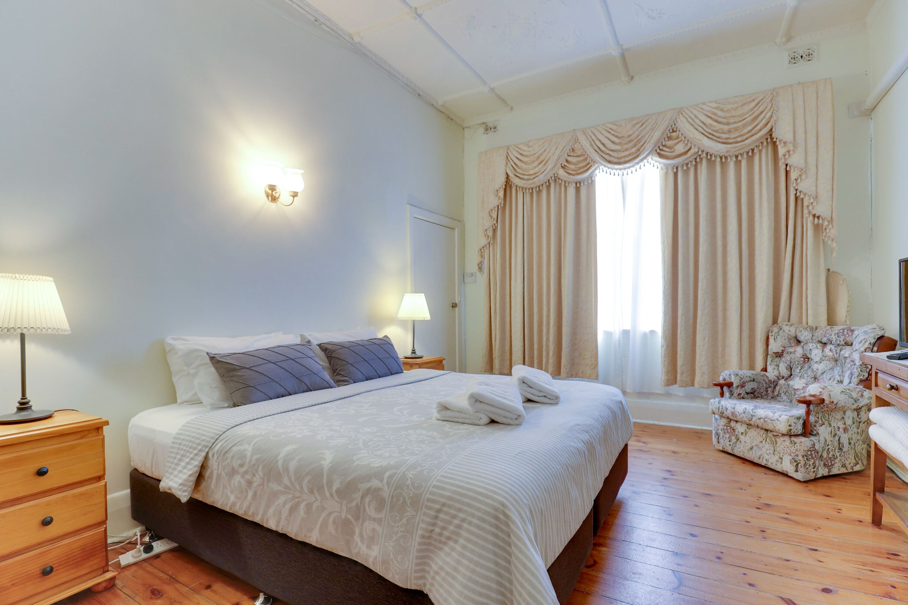 Central Glenelg| Park Views | WIFI | Laundry