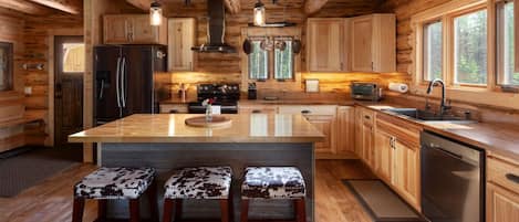 ثلاجة، ميكروويف، فرن، موقد طهي مسطح