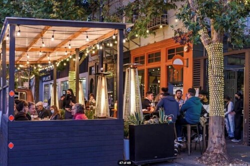 2 En Suite Baths - Book Your Holiday Now! Walk to the Best neighborhoods!