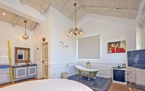 Bureau, chambres insonorisées, lits pliants/supplémentaires