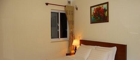 Kamar Standar | Minibar, meja kerja, ruang kerja ramah laptop, dan Wi-Fi gratis