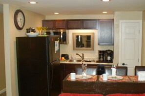 Køleskab, mikrobølgeovn, ovn, opvaskemaskine