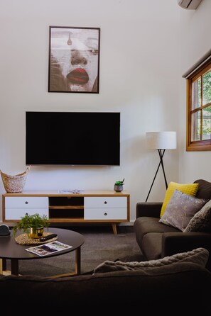 Una Smart TV, libros