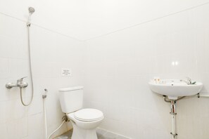Quarto casal standard | Banheiro | Chuveiro, toalhas de banho