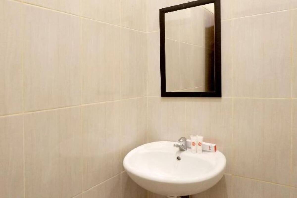 Badkamer | Een douche, handdoeken