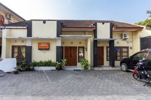 Front of property - Hotel O Omah Ladrang (Depok)