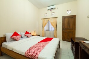 Standard Double Room - Hotel O Omah Ladrang (Depok)