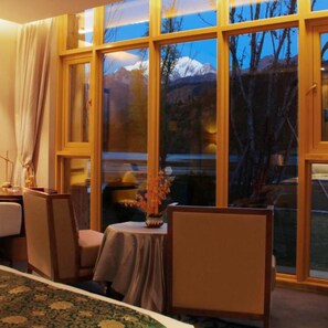 Elite Twin Room, River View | Premium bedding, down duvets, in-room safe, desk - Evergrande Hotel Nyingchi (Nyingtri)