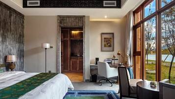 Premium bedding, down duvets, in-room safe, desk