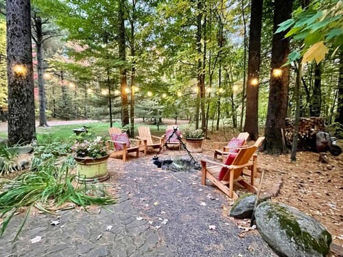 Bed & Breakfast Suite At The Wooded Retreat!