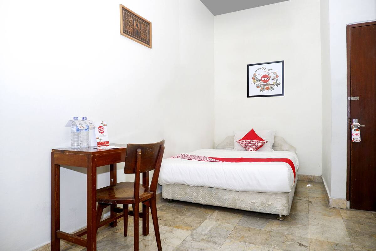 Kamar Single Standar | Meja kerja, Wi-Fi gratis, dan seprai linen