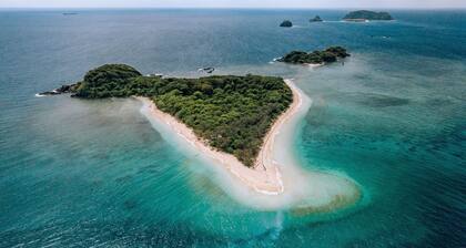 Belle Escapes - Sapphire Suite Absolute Beachfront Alamanda Resort 17