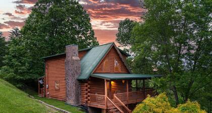 Mountain Serenity 2 Bedroom Cabin by RedAwning