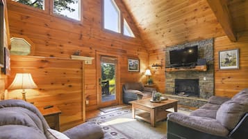 Cabin, 2 Bedrooms | Living area