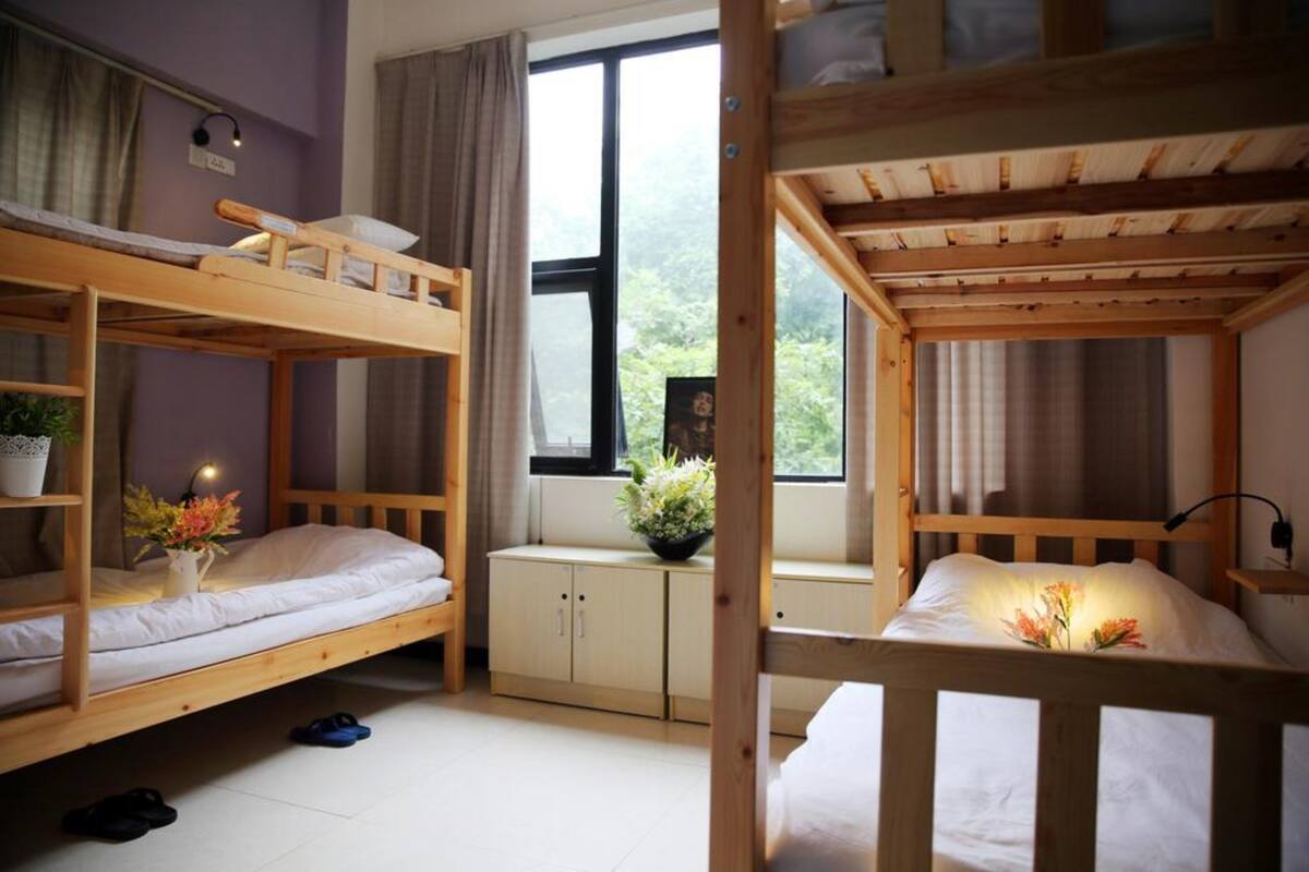 Blackout curtains, free WiFi