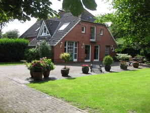 Exterior - Vacation apartment Lüttje Huus an't Diek 55063 - Holiday apartment Lüttje Huus an't Diek (Nortmoor)