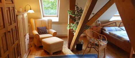 2 間睡房、房內夾萬、Wi-Fi