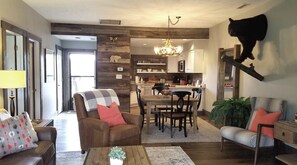 Smart TV, fireplace, books - 1 BR in Chetola Resort w/ full resort amenities, walk to Main St Blowing Rock (Blowing Rock)